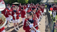 Die Jugend Brassband Quickborn bei der Freibaderöffnung 2025