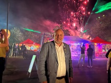 Bürgermeister Thomas Beckmann während der Eulenfest-Lasershow 2023