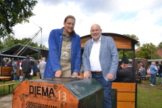 Torfbahn-Vereinsvorsitzender Dan Zelck und Quickborns Bürgermeister Thomas Beckmann auf der „Wilden 13“, Quelle: Natascha Thölen