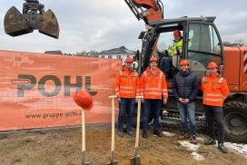 Florian Ehlers, Leiter GU-Schlüsselfertigbau und Projektleiter der Plus-Pohl GmbH, Geschäftsführer der POHL-Gruppe und Gesellschafter der Gebr. Pohl eGbRHannes Pohl, Bürgermeister Thomas Beckmann, Gesellschafter der Gebr. Pohl eGbR Richard Pohl und Marcel Pinkert, Leiter Immobilienwirtschaft der POHL-Gruppe