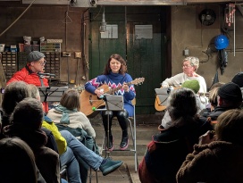 PM 015 B2 Trio Saitenwind spielt in der Nissenhütte