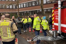 Mitarbeitende der Stadtverwaltung, Gerätewarte der Feuerwehr sowie Feuerwehrkameradinnen und -kameraden mit elektrotechnischer Fachqualifikation wurden umfassend in das Gerät eingewiesen