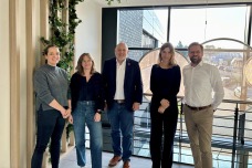 Janne Evers, Geschäftsführung neqon, Wirtschaftsförderin Linda Vogt-Gröncke, Bürgermeister Thomas Beckmann, Julia Poetzsch, Prokuristin neqon, Henk Hiller, Geschäftsführung neqon