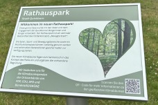 Die Informationstafel am Rathauspark