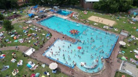 PM 235 B2 Erstmals 60.000 Gäste_ Neuer Besucherrekord im Quickborner Kult-Freibad PM 235 B2 Erstmals 60.000 Gäste_ Neuer Besucherrekord im Quickborner Kult-Freibad