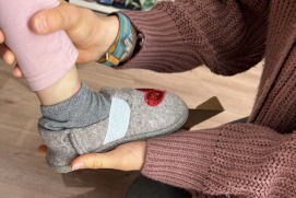 Rund 2000 Kinderschuhe bietet Kristin Mertins in ihrem Geschäft in der Bahnhofstraße an.