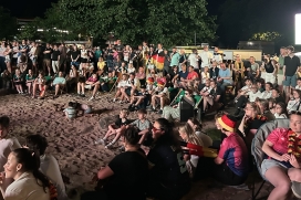 PM 169 B1 1700 Besucher feiern Last-Minute-Sieg