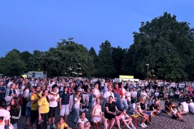PM 169 B2 1700 Besucher feiern Last-Minute-Sieg