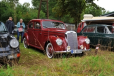 Der Mercedes-Benz 220 W 187 ist gerade frisch lackiert worden und strahlte im Himmelmoor in seinem vollen Glanz PM 275 B6 Oldtimertreffen im Himmelmoor