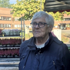 Die Quickbornerin Marianne Hegert überlegt, ob es damals vielleicht zahlreiche Eulen gegeben hat PM 335 B1 Warum ist Quickborn eigentlich eine Eulenstadt