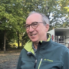 Wochenmarktbesucher Heiko Belitz vermutet einen Zusammenhang mit der Quelle PM 335 B2 Warum ist Quickborn eigentlich eine Eulenstadt