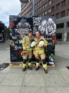 Bei der Berlin Firefighter Challenge: Jan Kucek (links) und Steve Kohlscheen von der Freiwilligen Feuerwehr Quickborn. (Quelle: Stadt Quickborn) PM 366_1 Wenn Feuerwehrleute an ihre Grenzen gehen