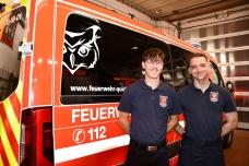 Jan Kucek (links) und Steve Kohlscheen bilden das Feuerwehr-Tandem „Die 70er“. (Quelle: Stadt Quickborn) PM 366_6 Wenn Feuerwehrleute an ihre Grenzen gehen