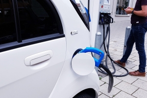 stux-electric-car-4276420_Stefan Schweihofer auf Pixabay